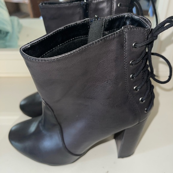 Boots - Picture 3 of 6